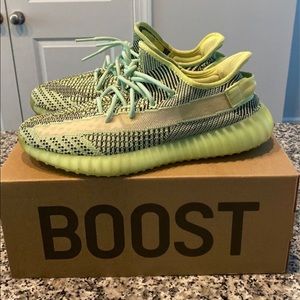 YEEZY BOOST 350 V2